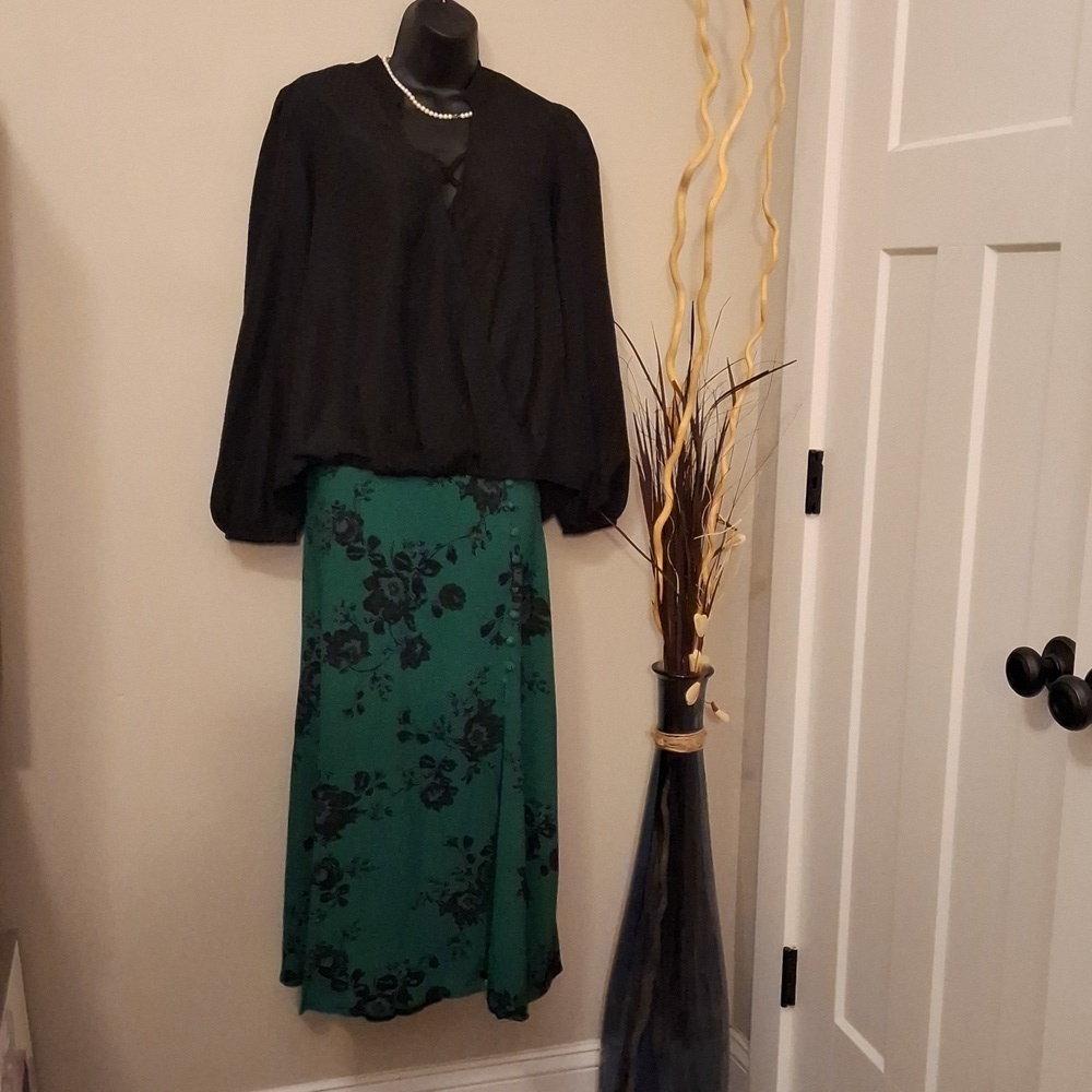 Band of the Free blouse size small skirt M 2pc